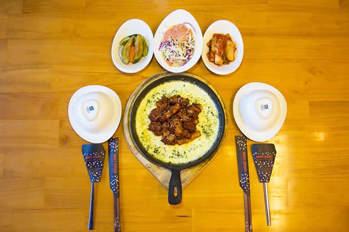 Moon’s Kitchen - Hoa Mai 