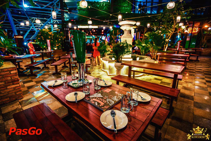 Kingdom Beer Garden Quận 1 - 8