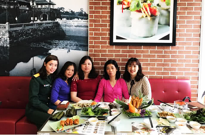 nhà hàng món huế nguyễn khánh toàn 4