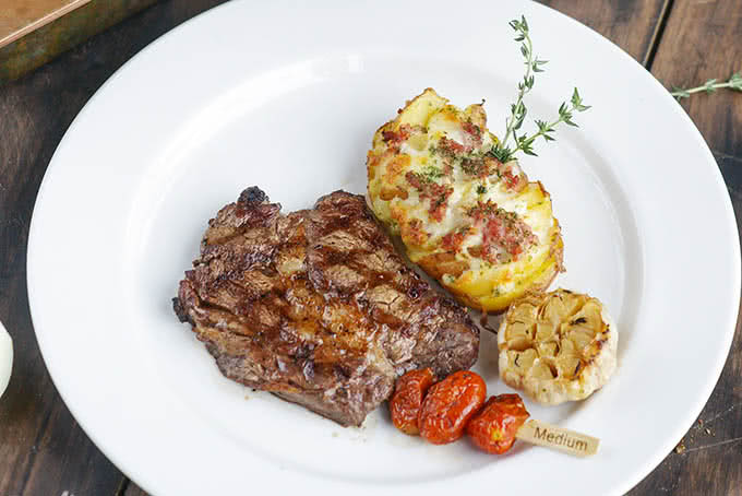 Phần sườn cừu nướng - nhà hàng moo beef steak nguyễn khánh toàn