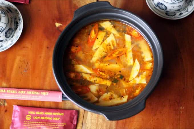 nhà hàng lợn mường mẹt hoàng cầu 9