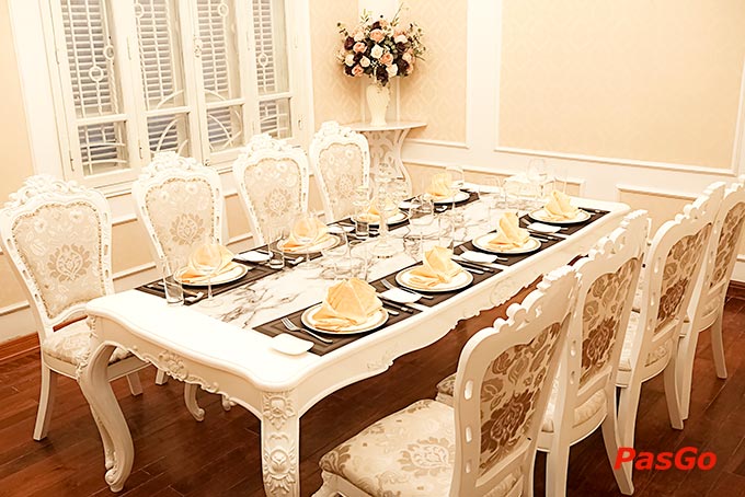 nhà hàng Royal Vũ Phạm Hàm 12