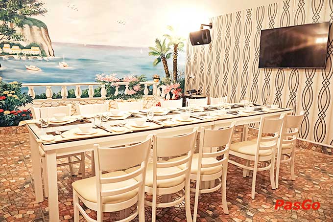 nhà hàng Royal Vũ Phạm Hàm 17