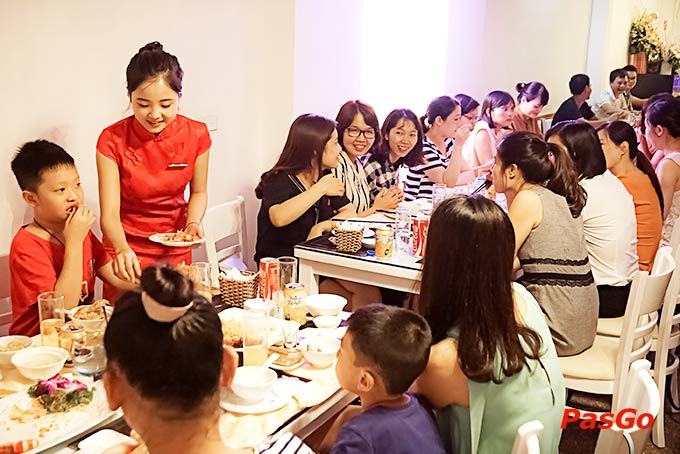nhà hàng Royal Vũ Phạm Hàm 18