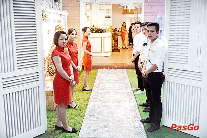 nhà hàng Royal Vũ Phạm Hàm 19