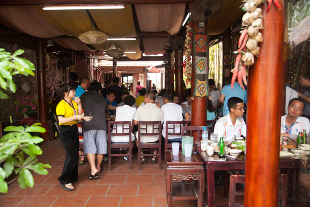 Royal Pig Nguyễn Hữu Thọ không gian 3